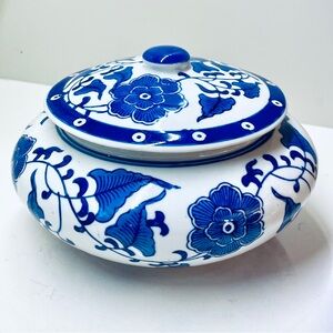 Vintage Blue and White Floral Ceramic Jar Chinoiserie Toile